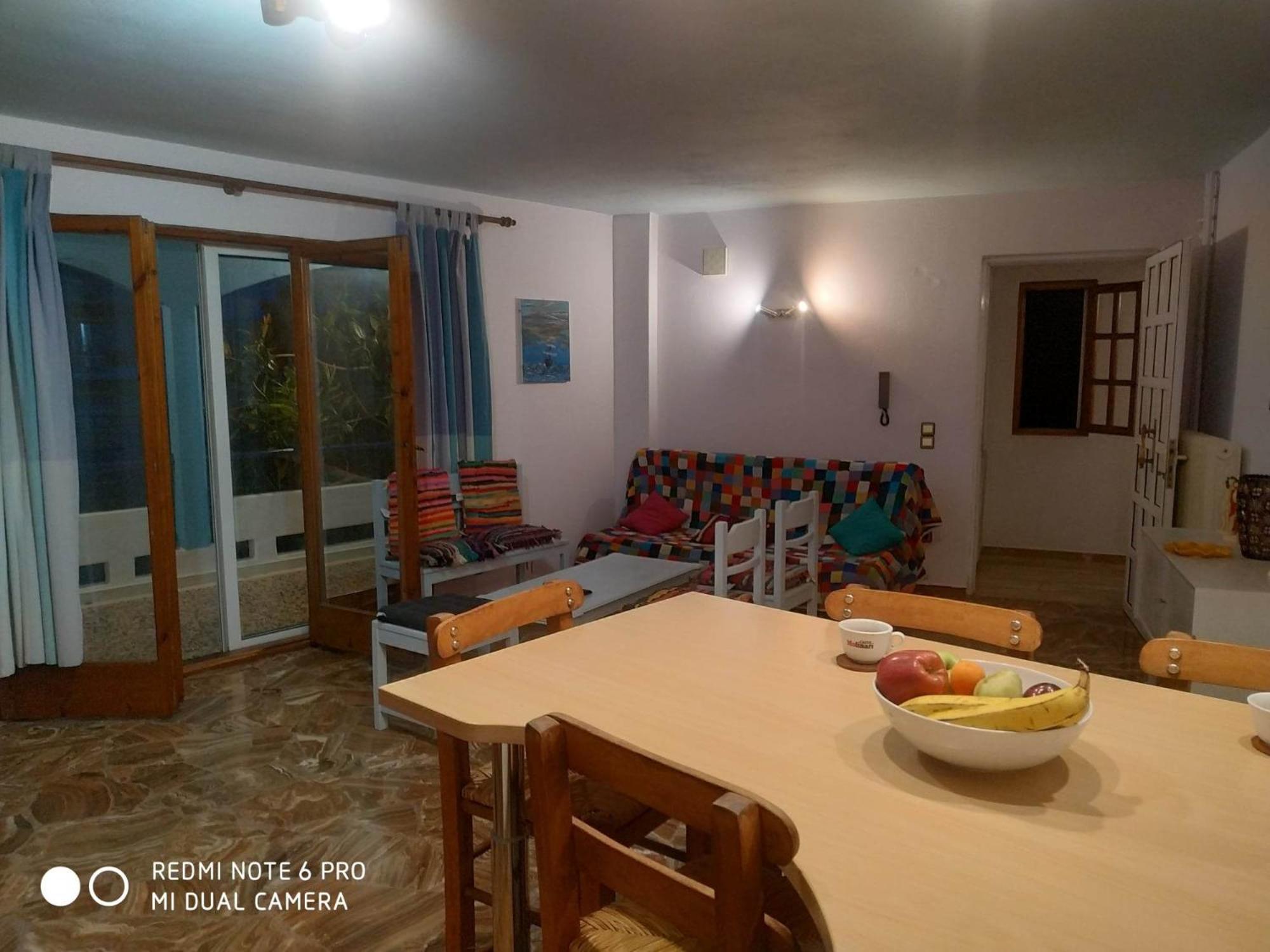 Muses Apartments Эретрия Экстерьер фото